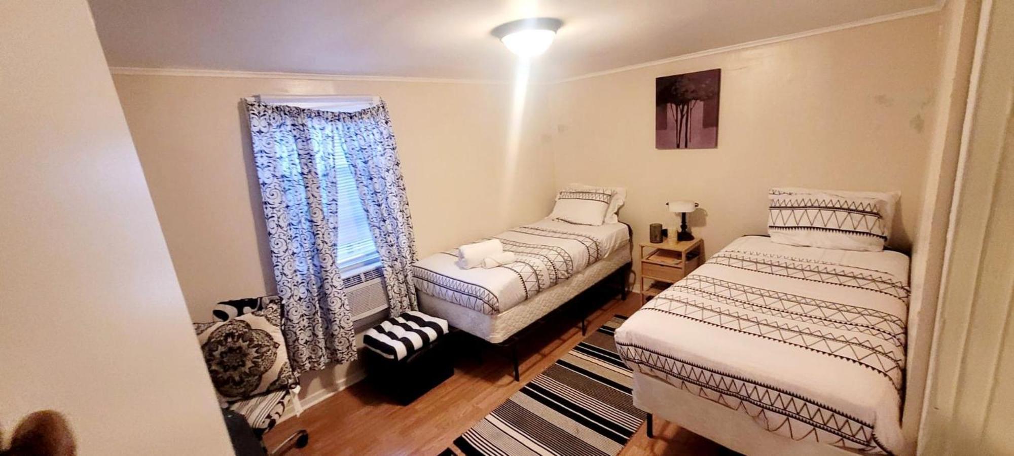 Room In Guest Room - Black-White Rm By Yale U New Haven Luaran gambar