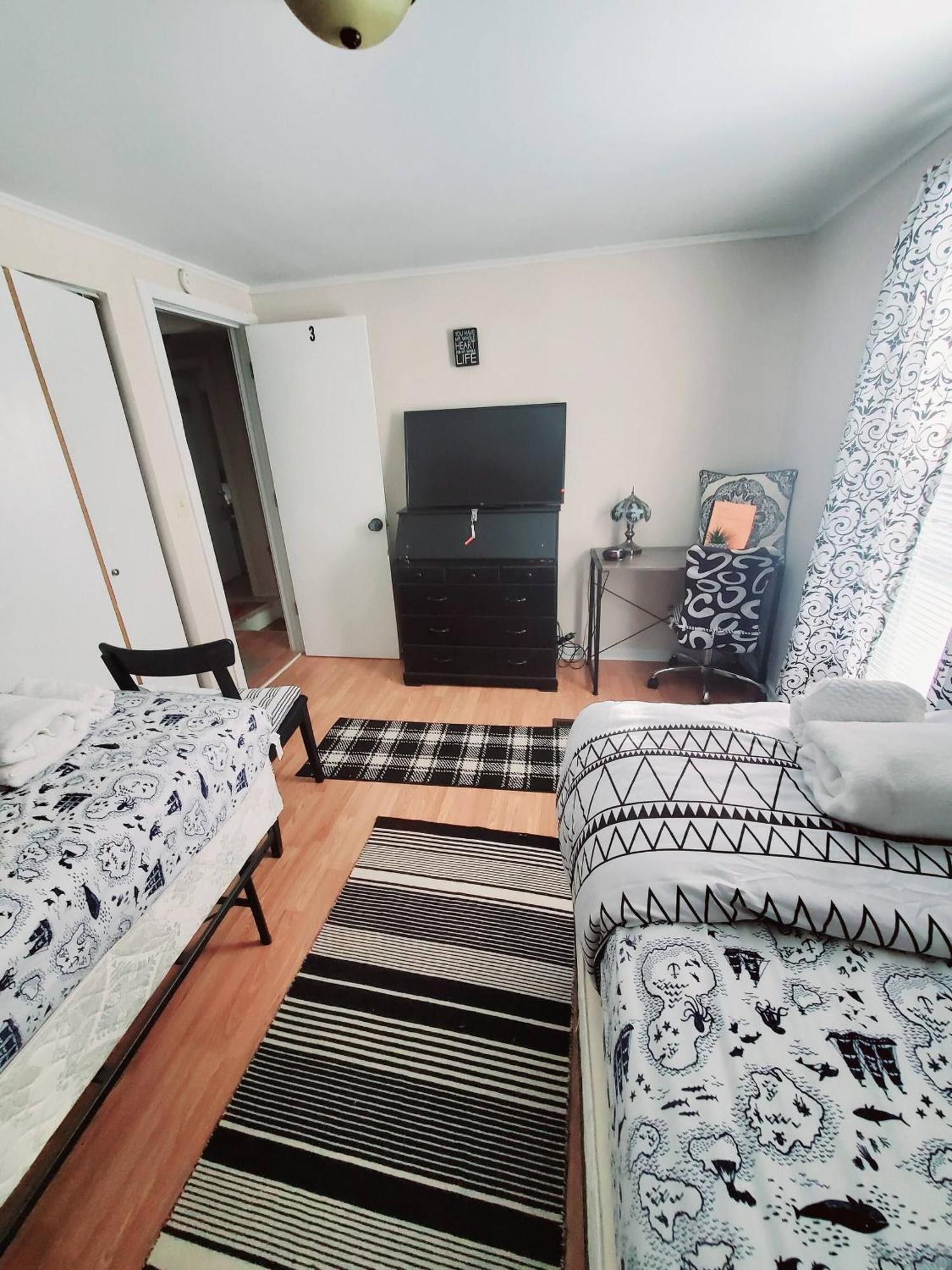 Room In Guest Room - Black-White Rm By Yale U New Haven Luaran gambar